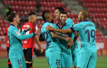 0-1. Arturo Vidal celebró el primer gol con sus compañeros.