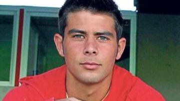 Asier Riesgo posa en Huelva.