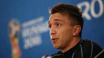 Fernando Muslera dando una rueda de prensa.