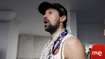 Sergio Llull, durante la celebraci&oacute;n de la Copa del Rey que gan&oacute; el Real Madrid