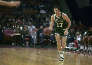 <b>- A?os en la NBA:</b> 1962-1978 <br> <b>- Equipos:</b> Boston Celtics. <b>- Medias de su carrera:</b> 20,8 puntos, 6,3 rebotes, 4,8 asistencias. <br> <b>- Mejor temporada:</b> (1970-71) 28,9 puntos, 9 rebotes, 7,5 asistencias.tencias <br> <b>- Méritos:</b> Ocho veces campeón, una vez MVP de las Finales, 13 veces all star, 4 veces en el Mejor Quinteto. <br> <br> Uno de los primeros grandes anotadores de la NBA y un jugador que gano ocho anillos con los Celtics, primero como sexto hombre (cuando ni se manejaba realmente este concepto) y después, en una progresión extraordinaria, como MVP en las Finales de 1974. Hondo fue 13 veces all star y un jugador clave de la gran dinastía de los Celtics de Auerbach.