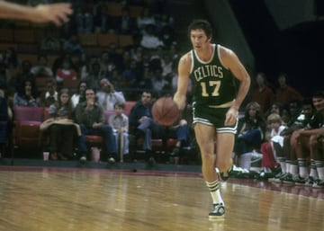 <b>- Años en la NBA:</b> 1962-1978 <br> <b>- Equipos:</b> Boston Celtics. <b>- Medias de su carrera:</b> 20,8 puntos, 6,3 rebotes, 4,8 asistencias. <br> <b>- Mejor temporada:</b> (1970-71) 28,9 puntos, 9 rebotes, 7,5 asistencias.tencias <br> <b>- Méritos:</b> Ocho veces campeón, una vez MVP de las Finales, 13 veces all star, 4 veces en el Mejor Quinteto. <br> <br> Uno de los primeros grandes anotadores de la NBA y un jugador que gano ocho anillos con los Celtics, primero como sexto hombre (cuando ni se manejaba realmente este concepto) y después, en una progresión extraordinaria, como MVP en las Finales de 1974. Hondo fue 13 veces all star y un jugador clave de la gran dinastía de los Celtics de Auerbach.