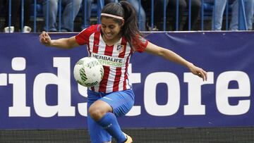 Kenti Robles juega en el partido de la jornada del fútbol fememino en España