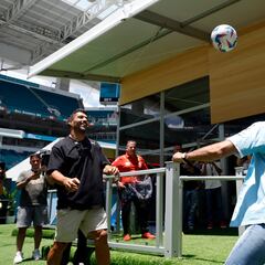 Watch: F1 driver Sainz shows off soccer skills with Inter Miami’s Suárez