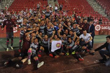 Los jugadores del equipo nazarí celebraron el ascenso a Primera.