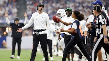INDIANAPOLIS, INDIANA - SEPTEMBER 14: Head coach Shane Steichen of the Indianapolis Colts looks on during the first half against the Denver Broncos in the game at Lucas Oil Stadium on September 14, 2025 in Indianapolis, Indiana. Michael Hickey/Getty Images/AFP (Photo by Michael Hickey / GETTY IMAGES NORTH AMERICA / Getty Images via AFP)