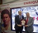 Enrique Lora recibe el VII Dorsal de Leyenda del Sevilla