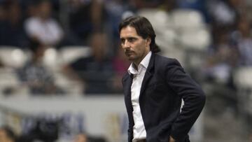 Lobos BUAP tuvo para empatar el juego a un gol, pero falló una pena máxima y terminó goleado por Rayados, y así se consumó su descenso.