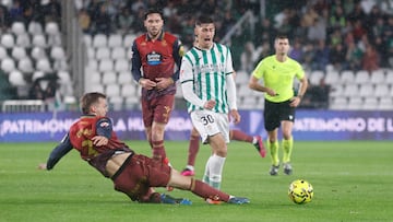 Arnau Comas vio la cuarta amarilla en Córdoba y está al borde de la suspensión.