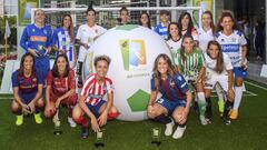 Jugadoras de todos los clubes de la Primera Iberdrola en la presentaci&oacute;n de la temporada en la sede de Iberdrola. 