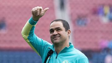 Andre Soares Jardine head coach of America during the 10th round match between America and Pumas UNAM as part of the Liga BBVA MX, Torneo Apertura 2024 at Ciudad de los Deportes Stadium on September 29, 2024 in Mexico City, Mexico.