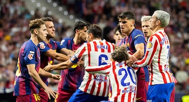 Prácticamente todos los jugadores sobre el campo se encararon. Todo nació de una falta que pedía el Atlético sobre Giuliano.