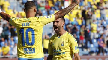 Pejiño y Jesé celebran el 1-0 de Las Palmas a la Ponferradina, el pasado sábado.