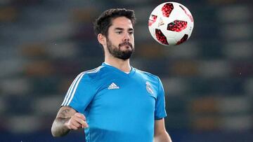 Isco, en el calentamiento previo a la final del Mundial de Clubes.