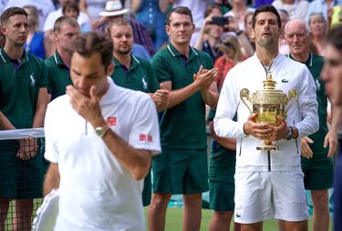 Federer tuvo dos puntos de partido, pero Djokovic logró una remontada épica en el quinto set, llevándose el título en un partido que duró casi cinco horas.