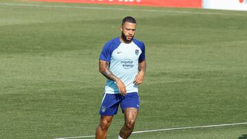 Memphis, en un entrenamiento con el Atlético.