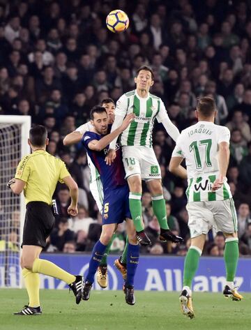 Guardado y Busquets.