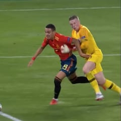 España reclamó penalti de Pickford a Rodrigo Moreno y roja