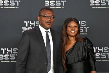 El comentarista deportivo francés y exjugador de fútbol Marcel Desailly posa a su llegada a la ceremonia de los Best FIFA Football Awards 2022 en París.