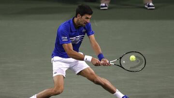 JGM76. Indian Wells (United States), 10/03/2019.- Novak Djokovic of Serbia in action against Bjorn Fratangelo of the US during the BNP Paribas Open tennis tournament at the Indian Wells Tennis Garden in Indian Wells, California, USA, 09 March 2019. The me