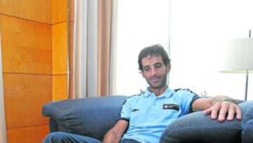 <b>REPOSO. </b>Mosquera muestra las heridas que sufrió en Lieja.