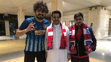 Kamal, Mohammed y Adel, miembros de la peña saudí del Atlético.