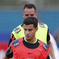 El Liverpool no cede con el Barça y Coutinho se agobia