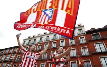 Los jugadores del Atleti celebran LaLiga con la afici車n en Valladolid