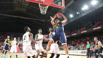 El UCAM Murcia consigue nueve puntos de ventaja para la vuelta de la previa de la Champions.