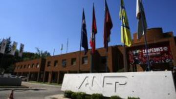 PDI lleg&oacute; hasta la sede de la ANFP para allanar sus oficinas.