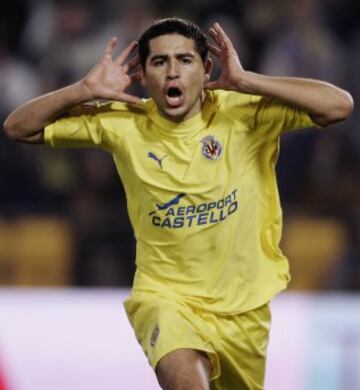 Jugó en dos etapas en el Villarreal: desde la temporada 2003/04 hasta la temporada 2006/07 y después regresó para la temporada 2007/08. Es uno de los máximos goleadores del equipo castellonense.