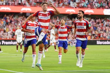 El central fue el autor del primer gol de la temporada en Segunda. Como buen central tiene un juego aéreo tan potente que cuando sube al balón parado siempre genera peligro.
