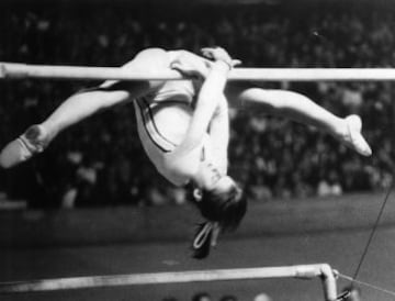 En el Mundial de Estrasburgo 1978 consiguió un oro en la barra de equilibrio y dos platas en salto.