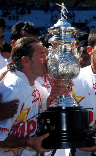 ¿Qué fue de Álex Aguinaga ´El Dios del Rayo´ en la época dorada de Necaxa?