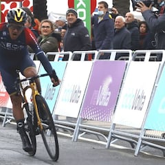 Carapaz: "La idea era romper la carrera en el primer puerto"