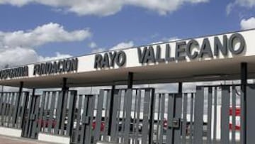 <b>LA JOYA DE LA CORONA. </b>Entrada a las instalaciones de la Ciudad Deportiva Fundación Rayo Vallecano.