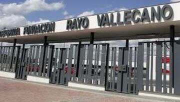 <b>LA JOYA DE LA CORONA. </b>Entrada a las instalaciones de la Ciudad Deportiva Fundación Rayo Vallecano.