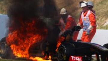 <b>ESPELUZNANTE. </b>Heidfeld se llevó un gran susto en los terceros libres cuando su coche empezó a arder.
