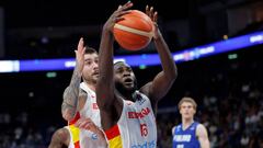 Usman Garuba atrapa un rebote en el partido de cuartos de final del Eurobasket frente a Finlandia.