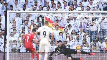 MADRID, SPAIN - FEBRUARY 17: Cristhian Stuani of Girona scores his team's first goal from the penalty spot during the La Liga match between Real Madrid CF and Girona FC at Estadio Santiago Bernabeu on February 17, 2019 in Madrid, Spain.