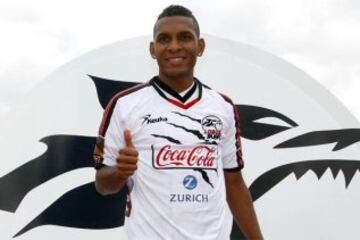 Juega como medio en los Lobos BUAP. A sus 28 años es un seleccionado de Panamá.