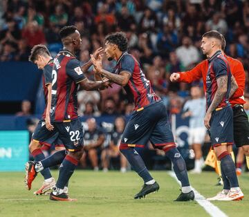 Fabrício en el momento de su debut, sustituyendo a Bouldini. 