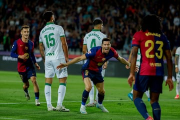 1-0. El delantero azulgrana celebra el tanto que marca en el minuto 18 de partido.