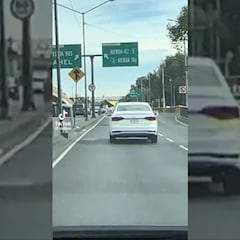 Coche en CDMX le pone jaula a sus retrovisores y se hace viral