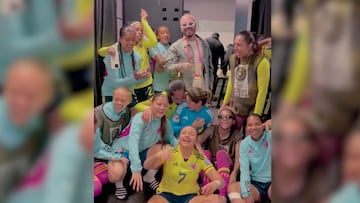 El reggatonero colombiano estuvo en el camerino de la Selección tras el triunfo 2-0 ante Corea en el Mundial Femenino.