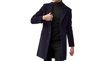 El abrigo largo, con corte ajustado y fácil de combinar que triunfa entre los hombres porque cuesta menos de 20 euros 