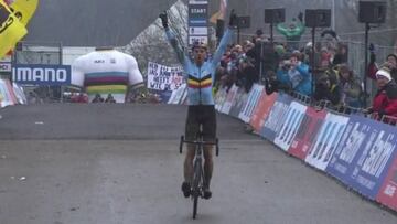 Van Aert mantiene su reinado tras el patinazo de Van der Poel