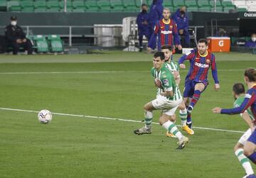 Messi marca el 1-1 al Betis. 