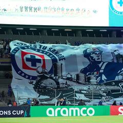 ¡Nada les sale! A la barra de Cruz Azul se le rompió su tifo