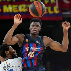 Who is James Nnaji, the player acquired by the Knicks in the KAT trade? Where does he play and career stats